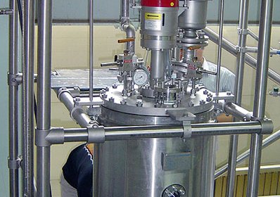 Hydrogenation plant with 100 liter pressure reactor system