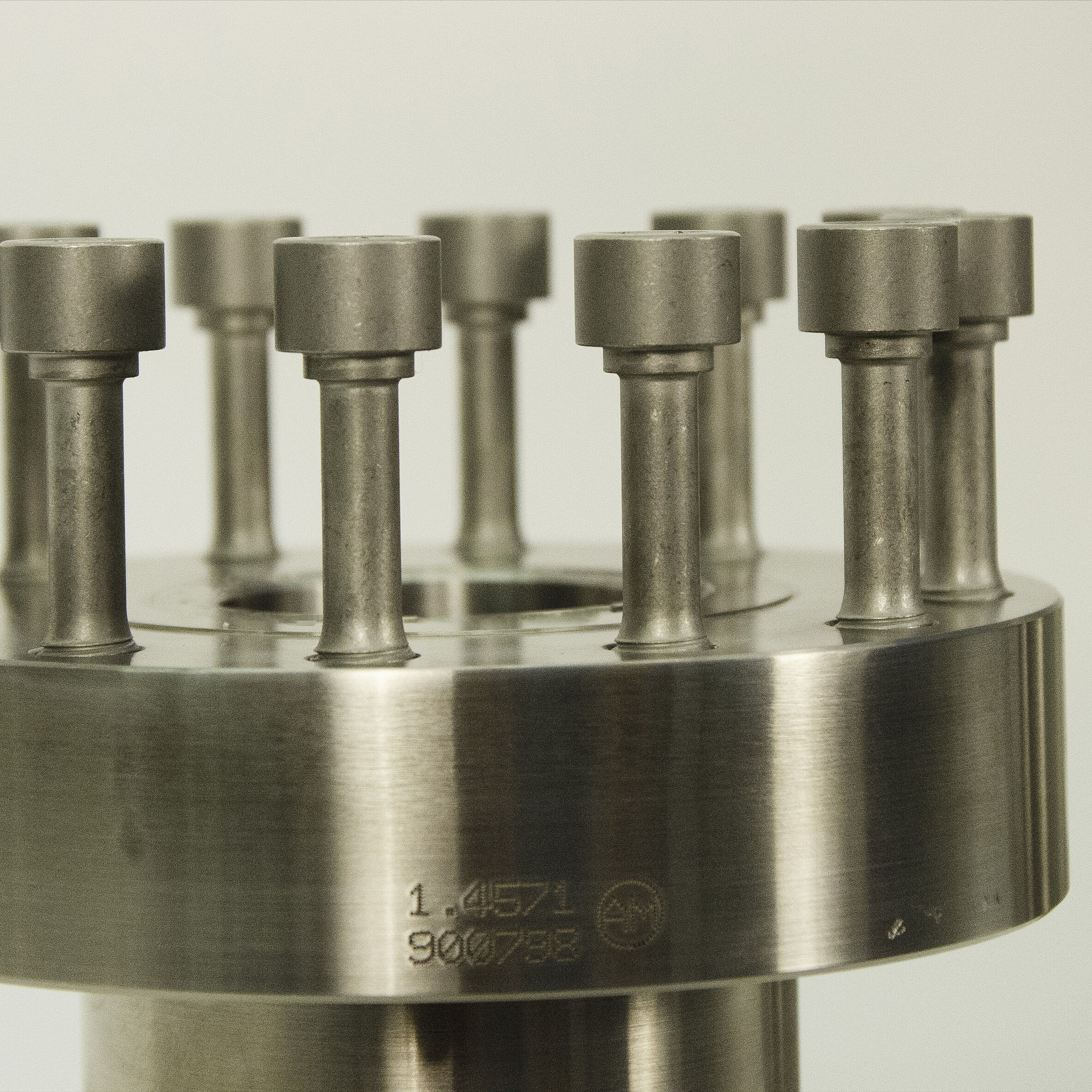 novoclave high pressure reactor – reactor vessel with bolts 