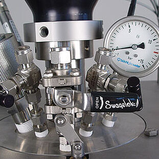 Testata del reattore configurabile