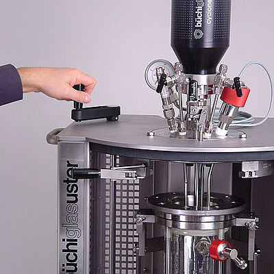 Lift del reattore e chiusura rapida